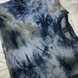 long sleeve tie-dye crop top